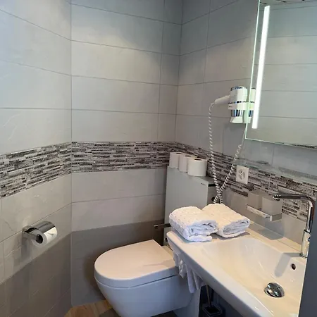 Und Appartments Eden Отель