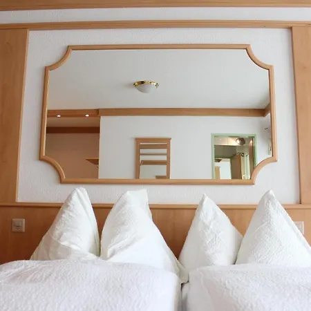 Отель Und Appartments Eden