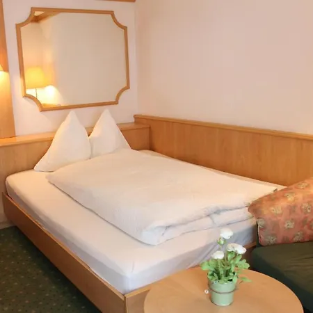 Hotel Und Appartments Eden 3*