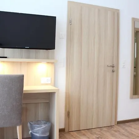 Отель Und Appartments Eden