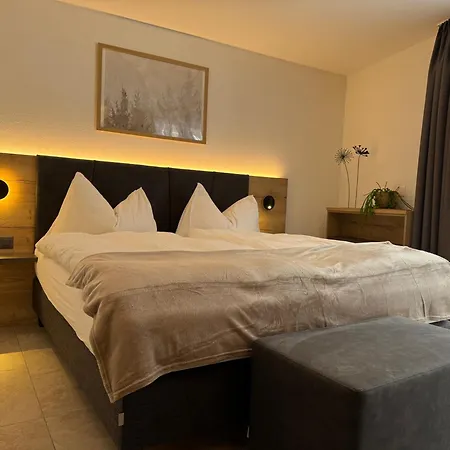 Und Appartments Eden Hotel 3*