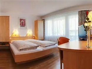 Und Appartments Eden Otel Saas-Grund